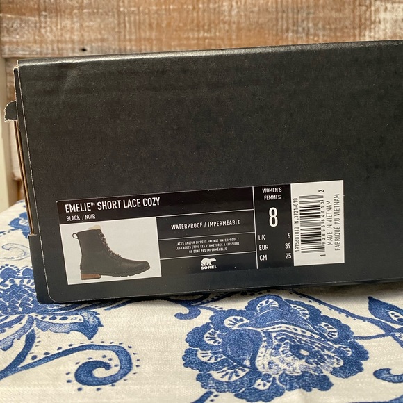 🖤NWT🖤 Sorel Emelie Short Lace Cozy Boot - Picture 12 of 12